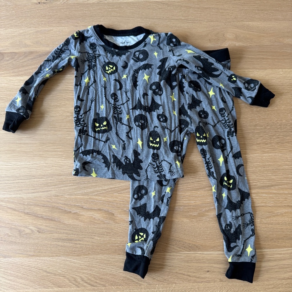 LITTLE SLEEPIES 12-18M glow in the dark!